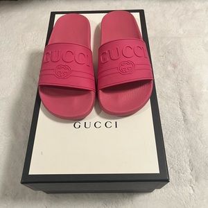 Gucci Pursuit Logo embossed Slide